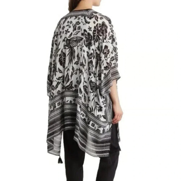 Vince Camuto Womens OS Kimono Shrug Tassel Topper Shawl Wrap Black White - Picture 2 of 14